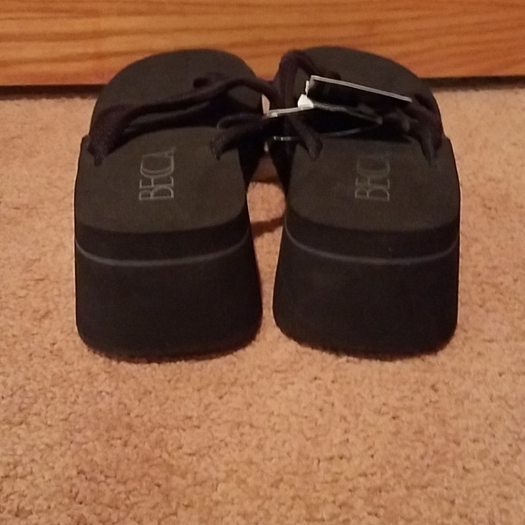 BECCA FLIP FLOPS NWT - Picture 3 of 4
